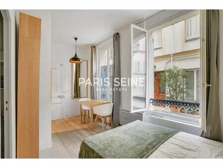 paris seine - au calme sur cour arborée