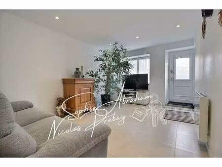 maison rénovée  2 chambres et bureau avec jardin et garage