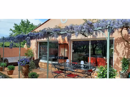 belle villa de plain-pied avec piscine et maison d'amis