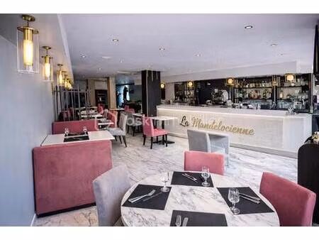 local commercial de 150 m² à mandelieu-la-napoule