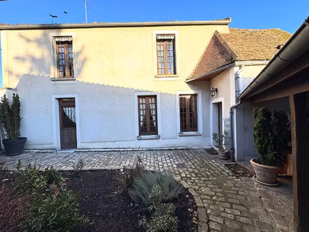 charmante petite maison de ville plein centre montfort l amaury 4 pièces 70 m2