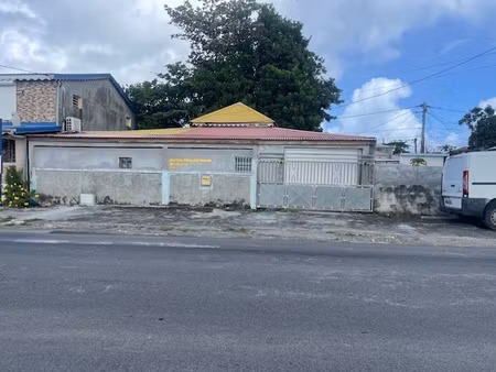 construction de plain pieds - terrain de 217 m2 donnant sur