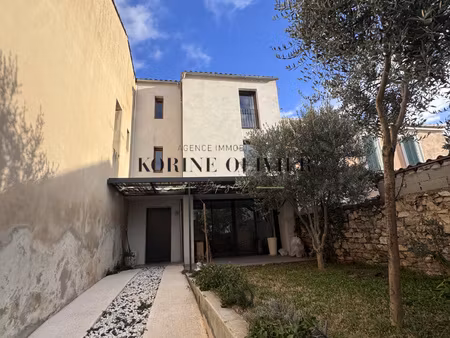 rousset - maison meublée sur 3 niveaux avec terrasse et jard