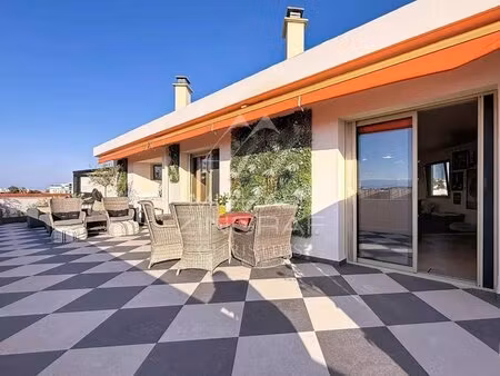 juan-les-pins – dernier étage d’exception  volumes  soleil et vue mer - mzicp950