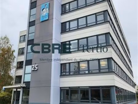 location bureau tours 65 m²