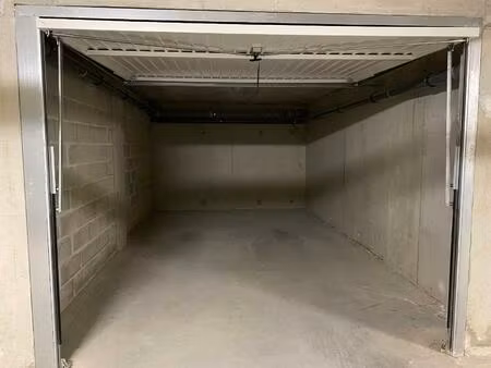 location parking bourg de peage 26300