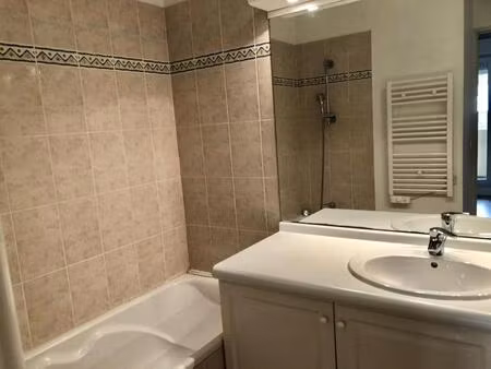 location appartement 2 pièces 48 m² à aix-en-provence (13080)