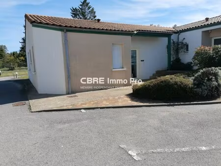 location local professionnel 80m²