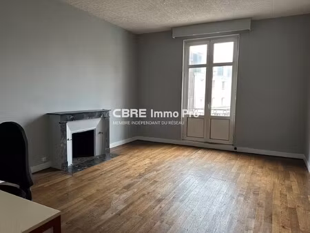 location local professionnel 87m²