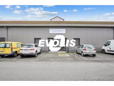 en bordure de l'autoroute a86