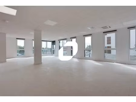 a louer  bureau erpéable avec terrasse