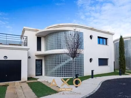 maison de luxe à vendre à salon-de-provence : 560 000 €