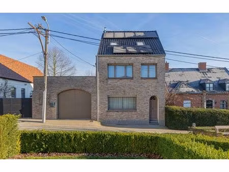 borsbeke – instapklare woning met een prachtige tuin