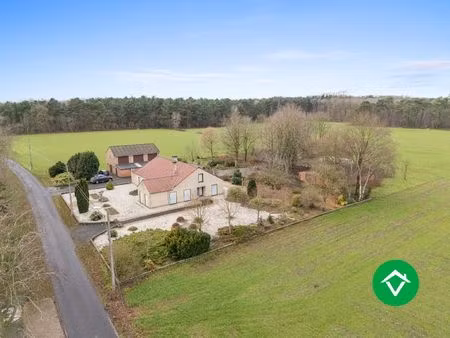 rustig gelegen alleenstaande woning met bijgebouwen te koekelare