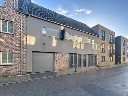 energiezuinige gezinswoning met 5 slaapkamers en bijgebouw op perceel van 511m²