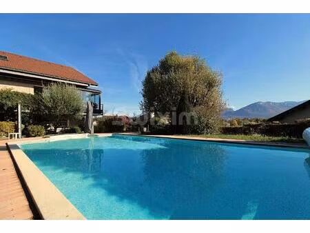 vaste maison avec piscine  superbe vue montagne et deux studios indépendants – poisy