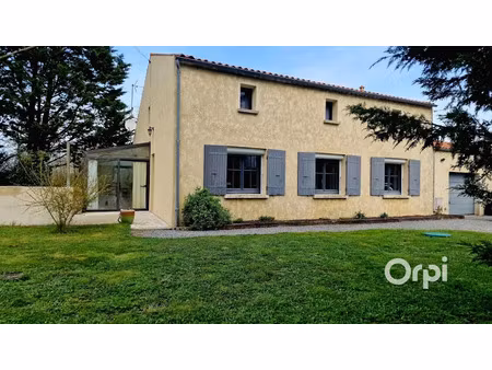 vente maison 4 pièces 130 m² à sainte-gemme (17250)  249 990 €