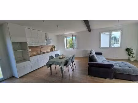 maison centre village saint etienne du bois 5 pièce(s) 115 m2