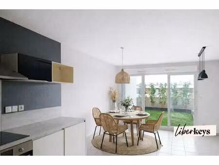 3p lumineux avec grande terrasse et 2 parkings privatives