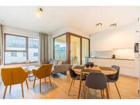 prachtig gemeubeld appartement met terras