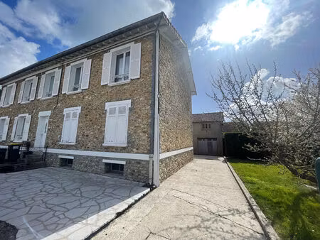 location appartement 2 pièces  55.55m²  lésigny