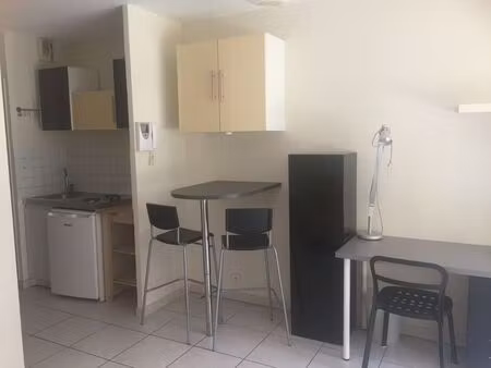 location appartement 1 pièce 25 m² à aix-en-provence (13080)