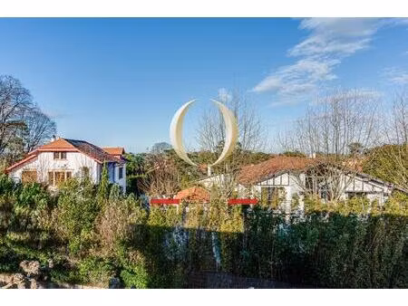 biarritz aguilera - appartement traversant avec garage au dernier étage.