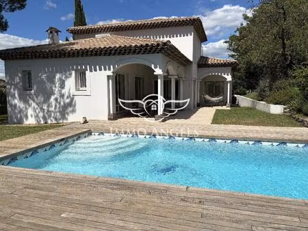 maison d'architecte-4 chambres-piscine-double garage-parcelle ar