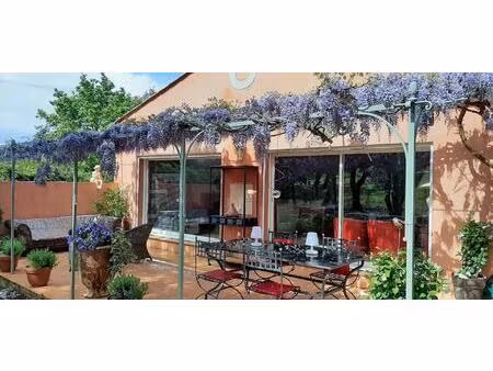 belle villa de plain-pied avec piscine et maison d'amis