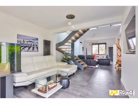 vente maison 7 pièces 165 m² à le mesnil-le-roi (78600)  1 050 000 €