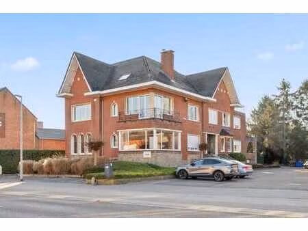 bureau spacieux  emplacement central et visibilité