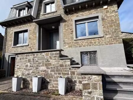 maison 4 façades à louer dans le centre de bertrix