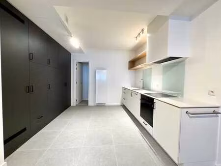 près de la grand place  appartement 1 chambre-1ère occupa