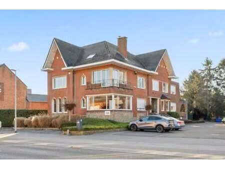 bureau spacieux  emplacement central et visibilité