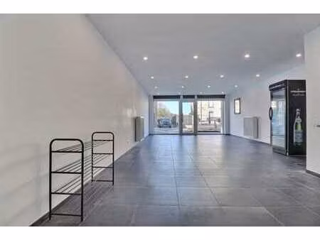 bel espace multi-fonctionnel (commerce / bureau / cabinet) à