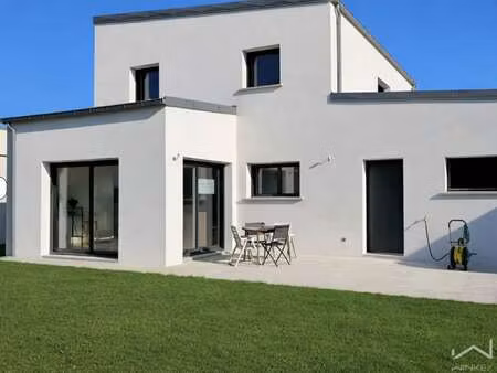 location maison piscine à hennebont (56700) : à louer piscine / 127m² hennebont