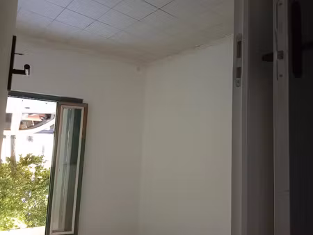 location locaux professionnels 11 m² à cadenet (84160)  400 €