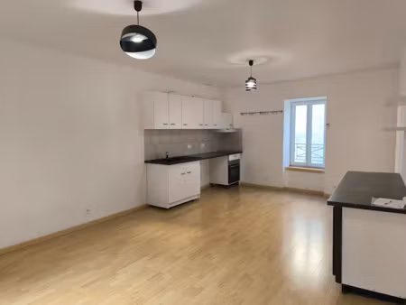 location appartement 3 pièces 82 m² à ouveillan (11590)  702 €