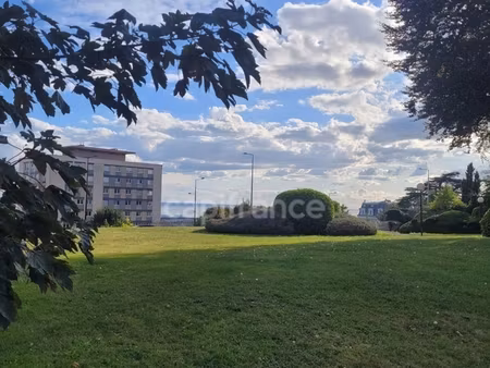 charmant studio meublé avec balcon  vue mer & ville + emplacement garage – idéal investiss