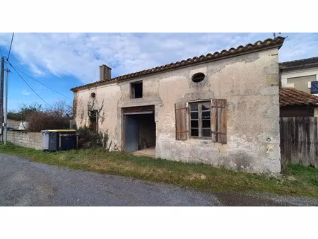 vente maison 5 pièces 104 m² à montguyon (17270)  56 000 €