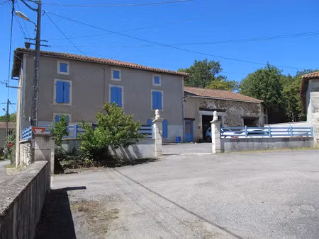 vente maison 5 pièces 147 m² à terres-de-haute-charente (16270)  126 000 €