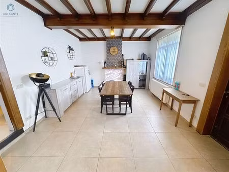 instapklare gezinswoning met 3 slaapkamers  garage  atelier en prachtige tuin in het hart 