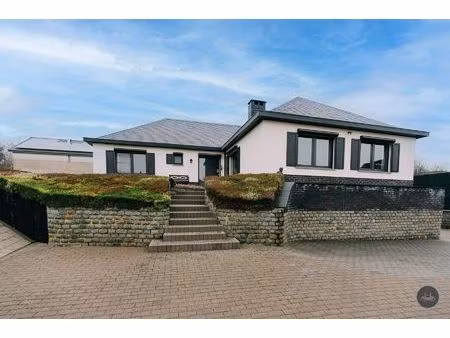 ruime energiezuinige gezinswoning met veel parkeerplaatsen