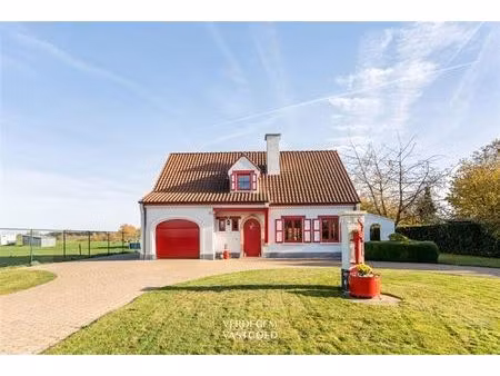 prachtig gelegen landelijke villa op een perceel van 3.036m²