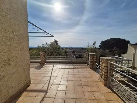 spacieuse villa avec grand garage