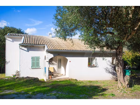 maison de plain-pied 146 m² à luri