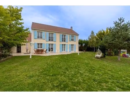 maison de 7 pièces de 199 m² située à les essarts-le-roi