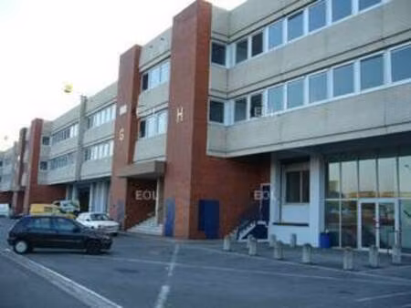 a louer - local d'activité et bureaux de 2 151 m² divisibles