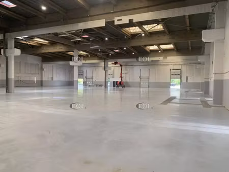 à louer : bâtiment indépendant de 4 000 m² à saint-ouen-l'aumône (95)