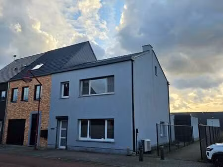 huis te koop in stabroek met 3 slaapkamers